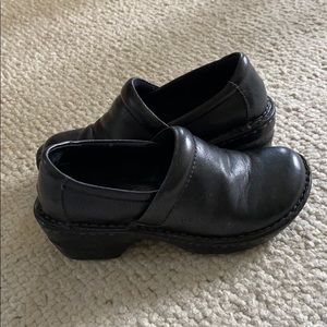 Used Size 6 women’s B.O.C. Black clogs